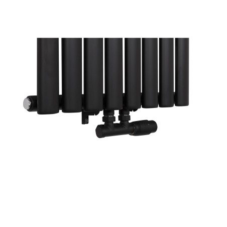 Zawór zespolony czarny Multiflow w figurze prawej zamontowany na grzejniku dekoracyjnym Ultimate 160x48cm czarnym