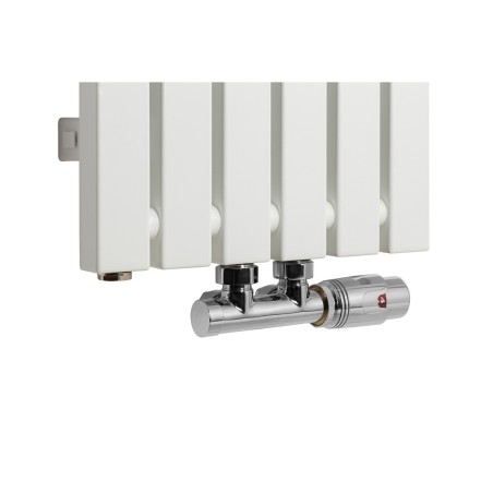 Zawór termostatyczny Multiflow chrom, figura kątowa prawa podłączony do grzejnika dekoracyjnego Advantage 180x29 w kolorze białym.
