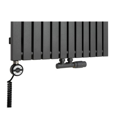 Grzałka MOA 1200W w kolorze czarnym oraz zawór termostatyczny zespolony Multiflow grafitowy w figurze kątowej prawej, dopasowane do grzejnika dekoracyjnego Advantage 180x59 grafitowego.