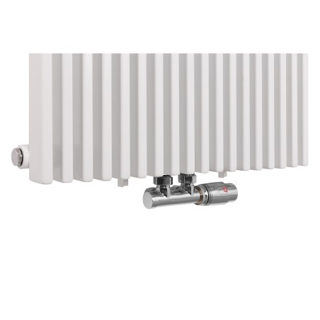 Zawór termostatyczny zespolony Multiflow w kolorze chrom, w figurze kątowej prawej, dopasowany do grzejnika dekoracyjnego pionowego Highliner 1 białego, o wymiarach 180x54. 