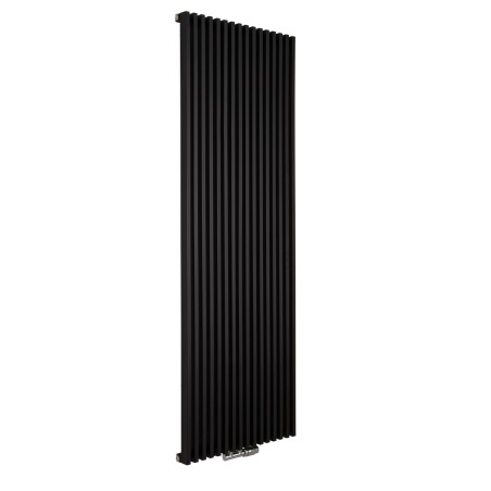 Grzejnik dekoracyjny pionowy Diva 180x62 w kolorze czarny mat, z podłączonym zaworem termostatycznym zespolonym Multiflow chrom, w figurze kątowej prawej. 
